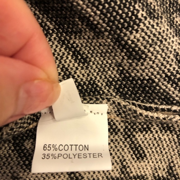 MEDIUM HOUNDSTOOTH Billie Sweater Vest.
Sleeveless Knit Roomy - Picture 9 of 11